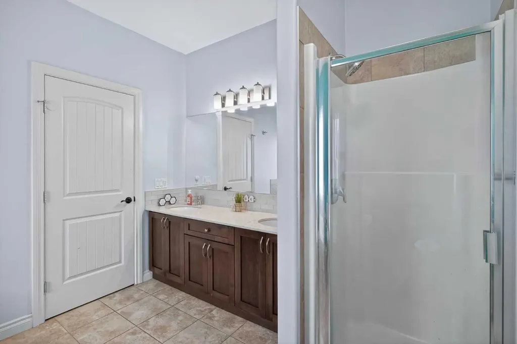 207 Strathmore Lakes Bend Strathmore AB T1P1Y9