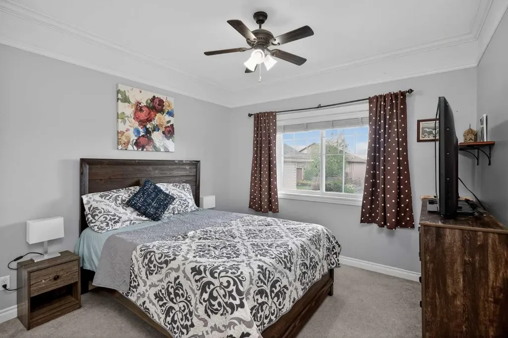 207 Strathmore Lakes Bend Strathmore AB T1P1Y9