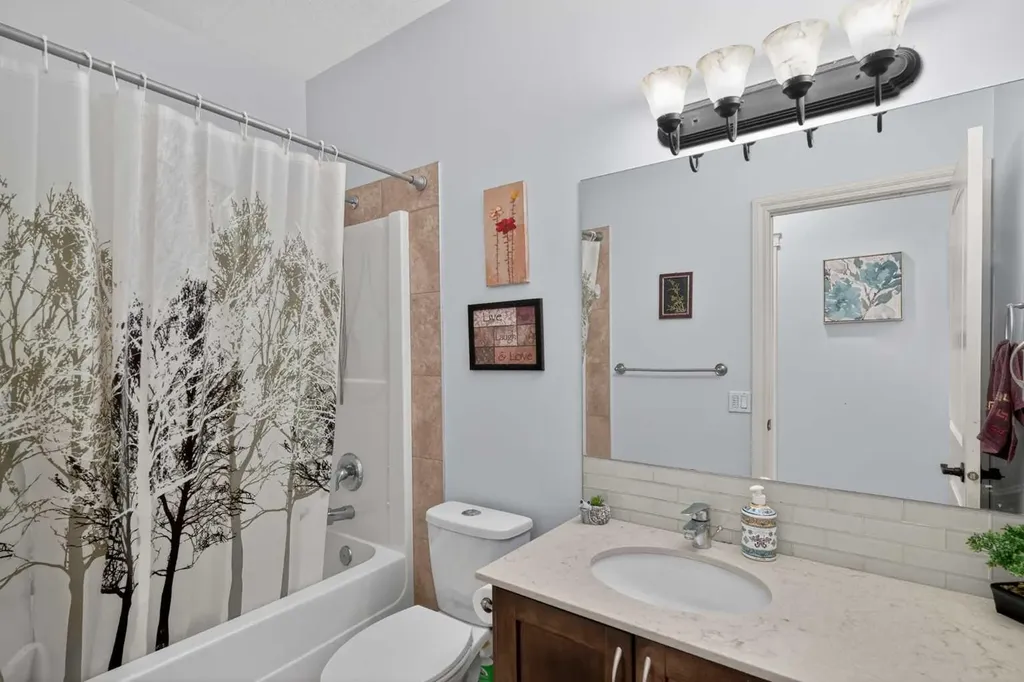 207 Strathmore Lakes Bend Strathmore AB T1P1Y9