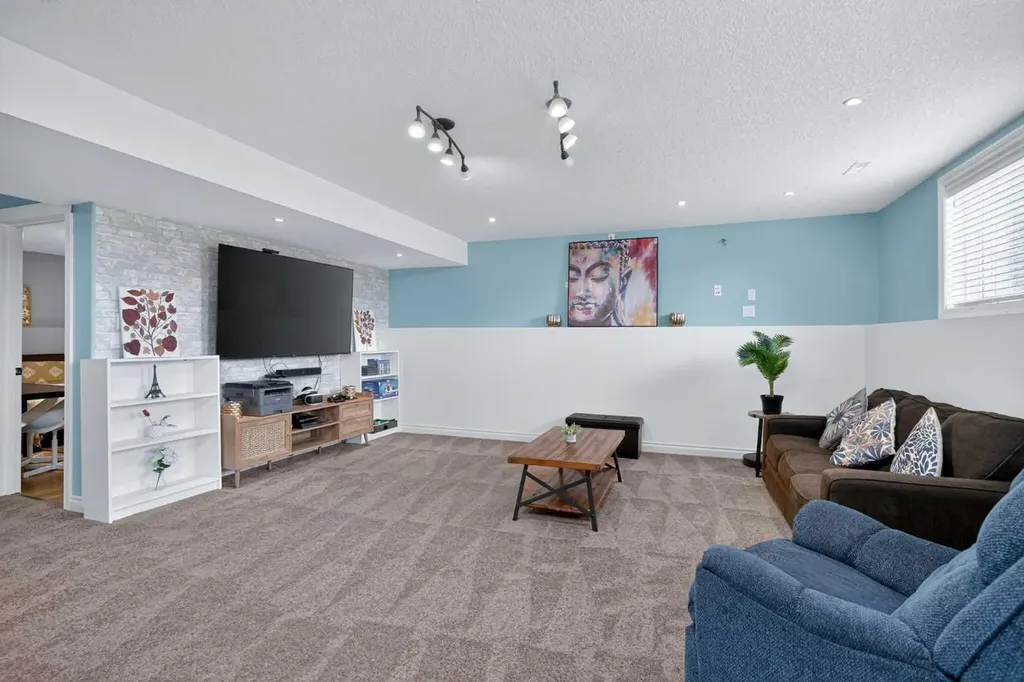 207 Strathmore Lakes Bend Strathmore AB T1P1Y9