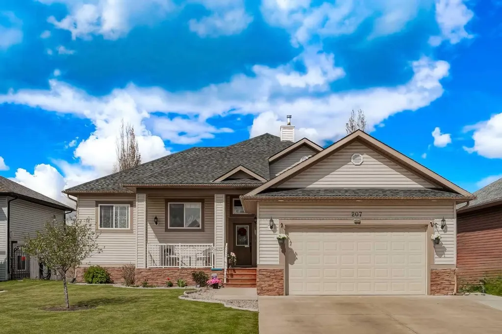 207 Strathmore Lakes Bend Strathmore AB T1P1Y9