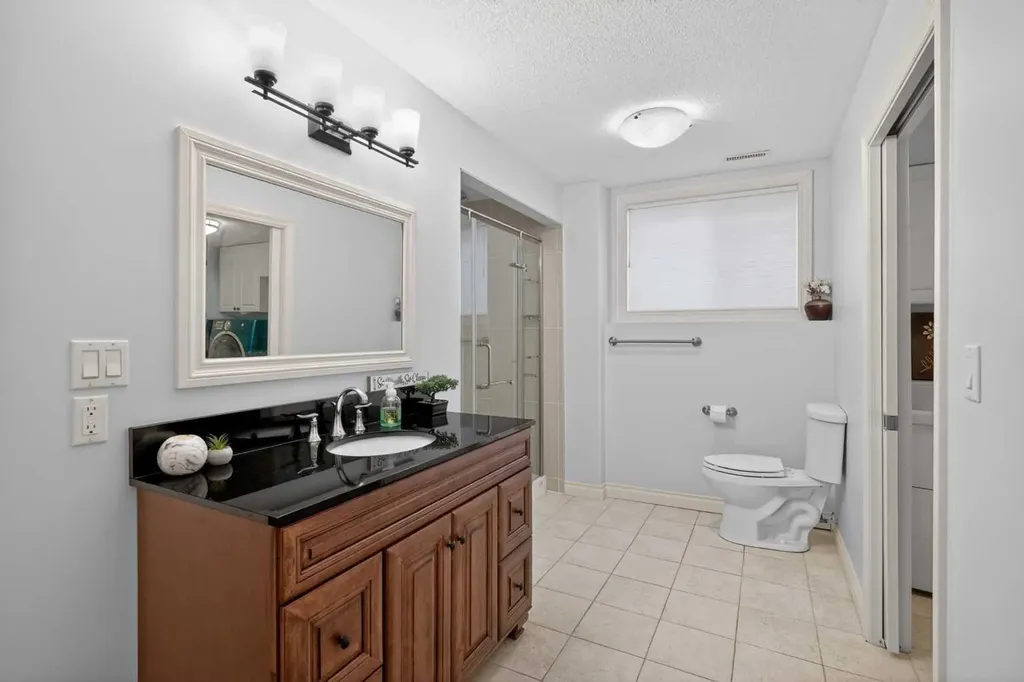 207 Strathmore Lakes Bend Strathmore AB T1P1Y9