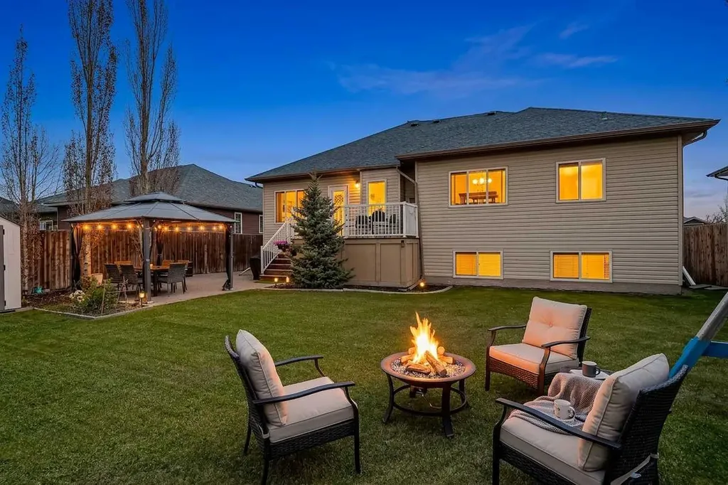 207 Strathmore Lakes Bend Strathmore AB T1P1Y9