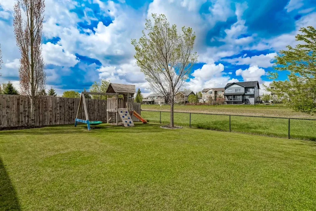 207 Strathmore Lakes Bend Strathmore AB T1P1Y9