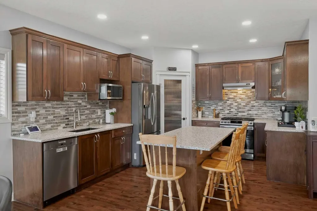 207 Strathmore Lakes Bend Strathmore AB T1P1Y9