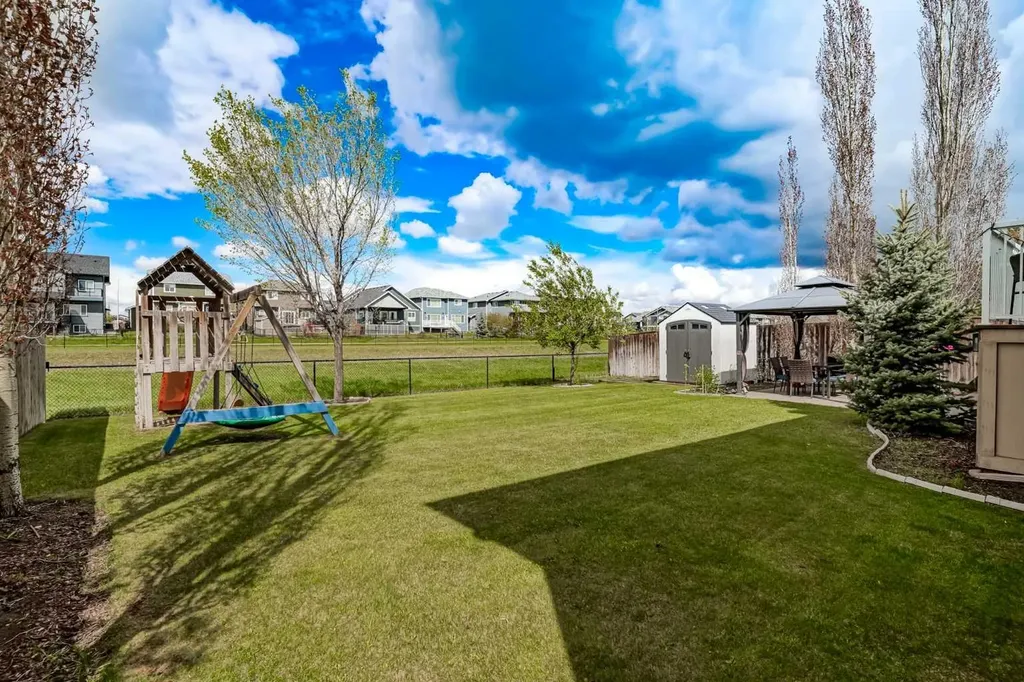 207 Strathmore Lakes Bend Strathmore AB T1P1Y9