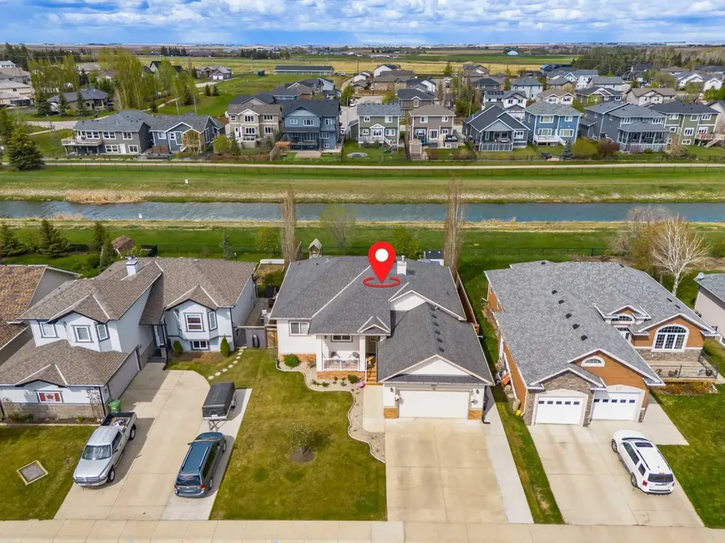 207 Strathmore Lakes Bend Strathmore AB T1P1Y9