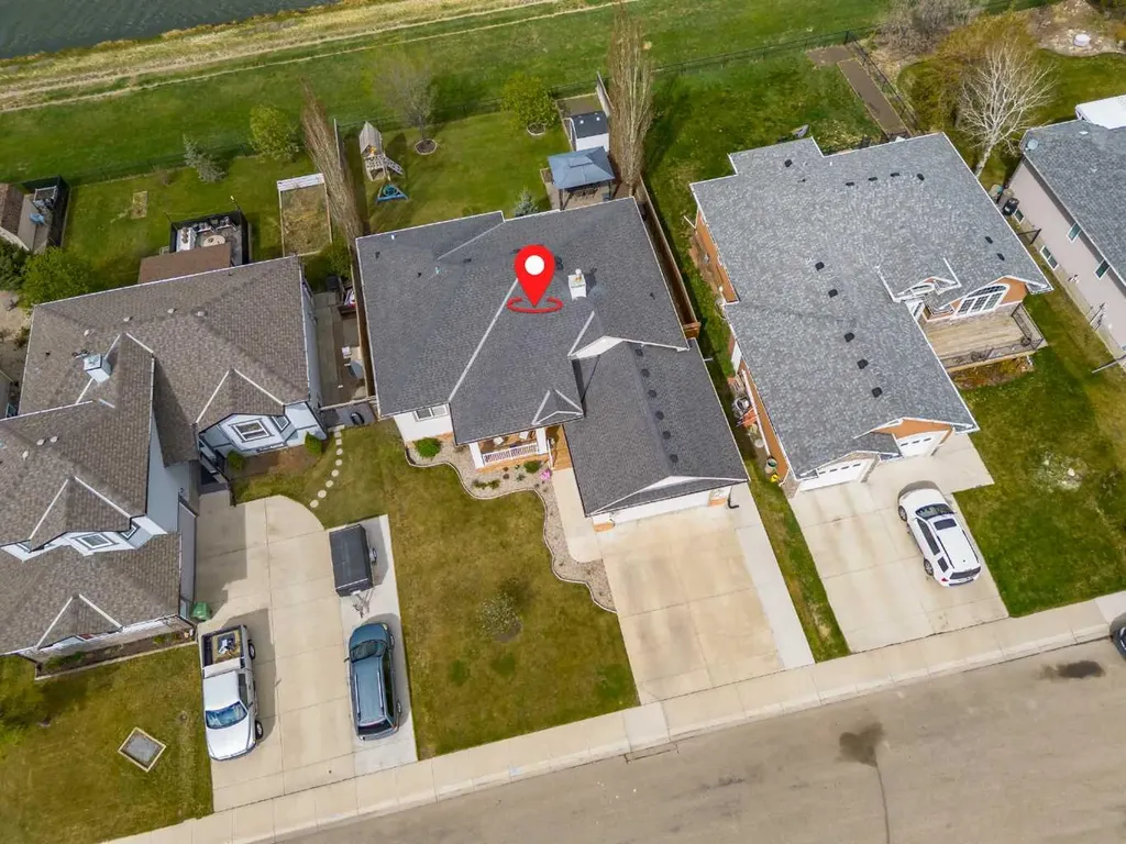 207 Strathmore Lakes Bend Strathmore AB T1P1Y9