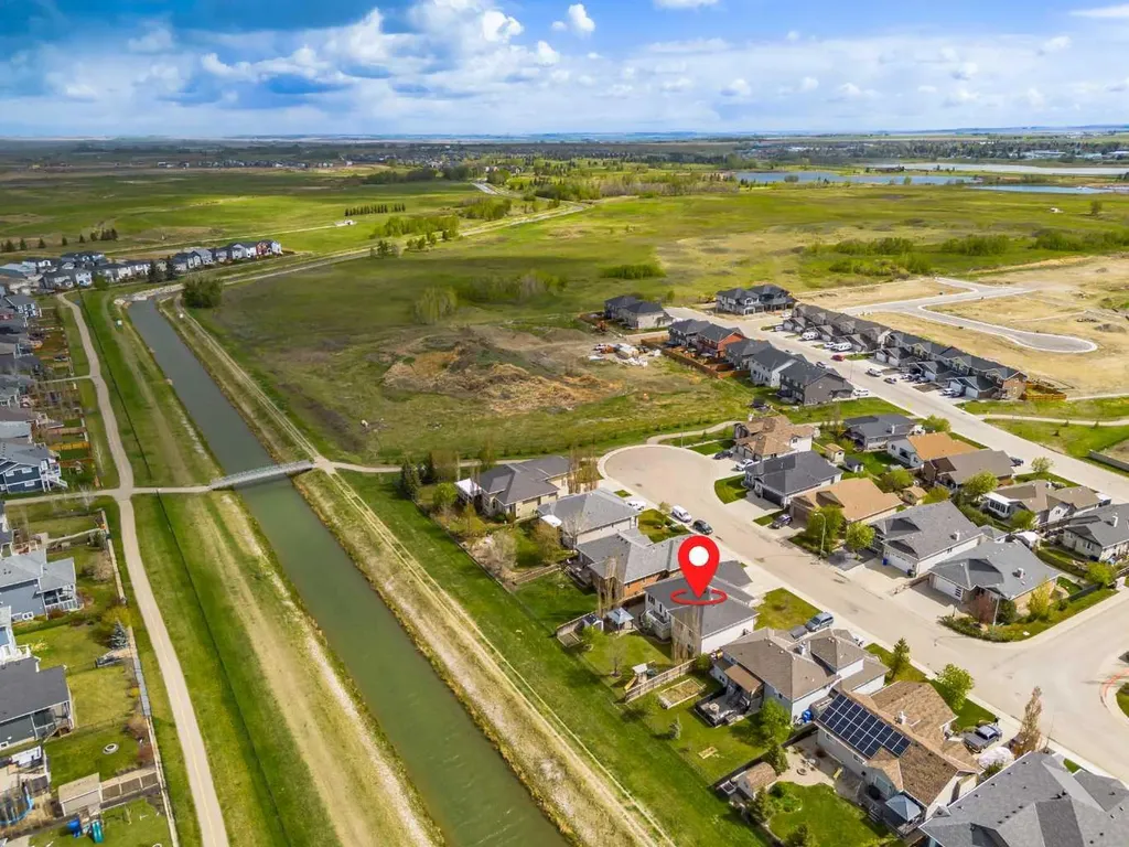 207 Strathmore Lakes Bend Strathmore AB T1P1Y9