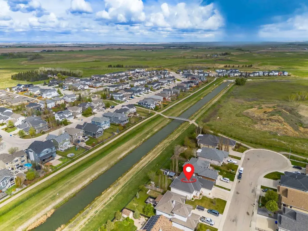 207 Strathmore Lakes Bend Strathmore AB T1P1Y9
