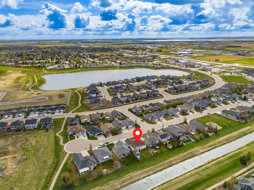 207 Strathmore Lakes Bend Strathmore AB T1P1Y9