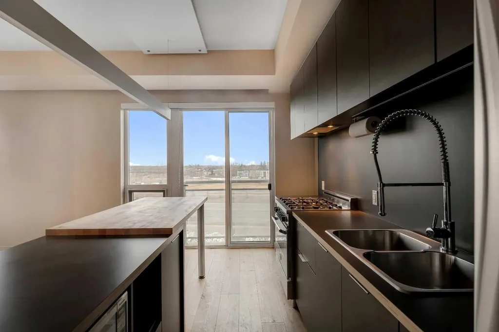 63 Inglewood Park SE Calgary AB T2G 1B7