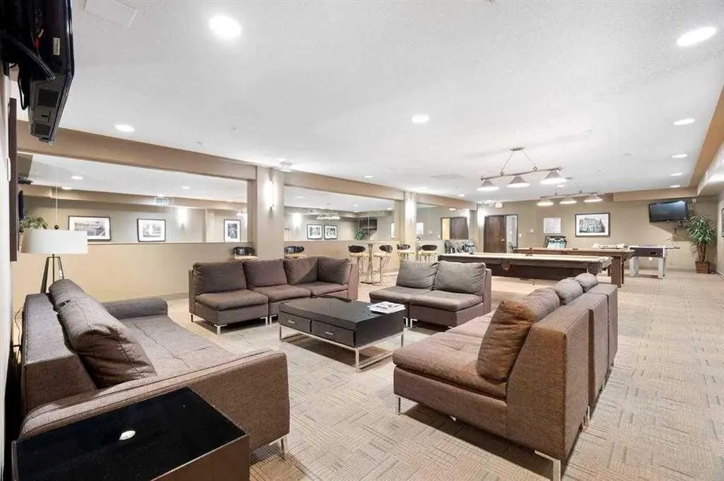 63 Inglewood Park SE Calgary AB T2G 1B7