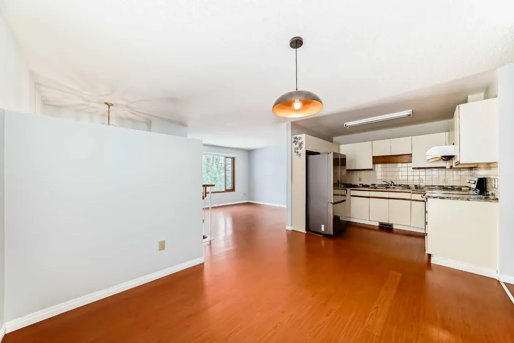 1011 17a Street NE Calgary AB T2E 4V2