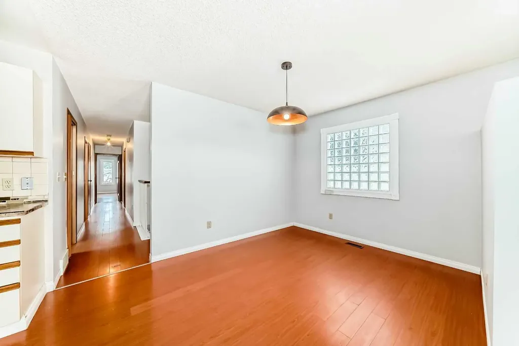 1011 17a Street NE Calgary AB T2E 4V2