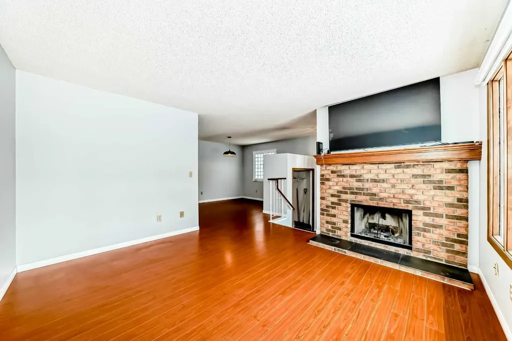 1011 17a Street NE Calgary AB T2E 4V2