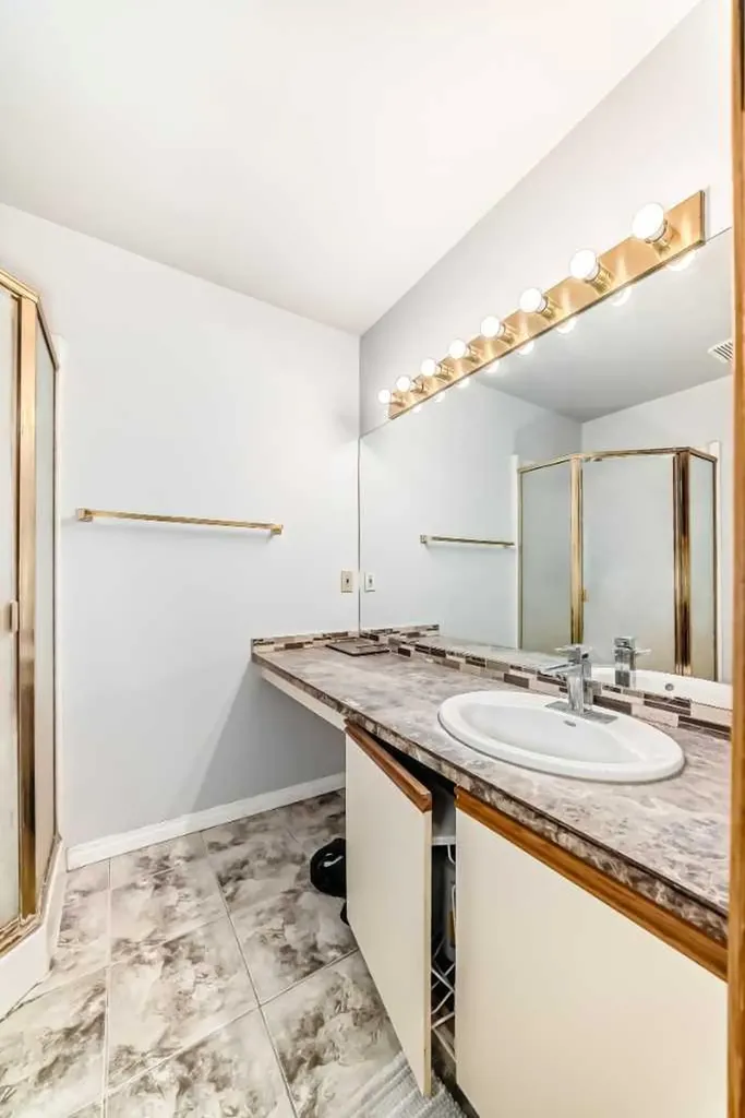 1011 17a Street NE Calgary AB T2E 4V2