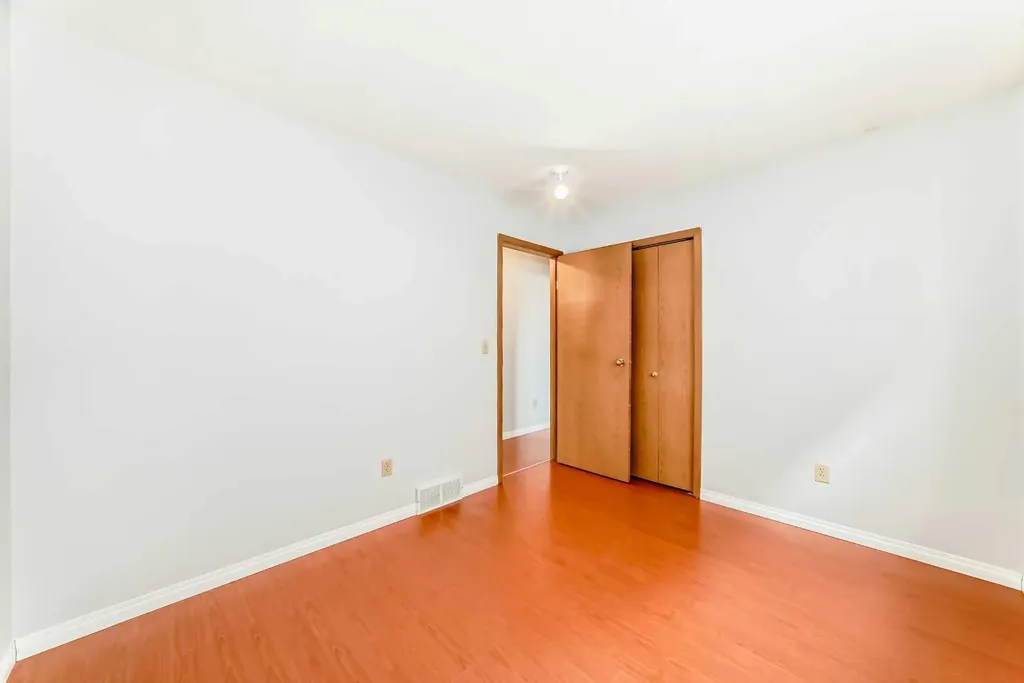 1011 17a Street NE Calgary AB T2E 4V2