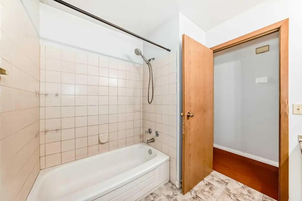 1011 17a Street NE Calgary AB T2E 4V2
