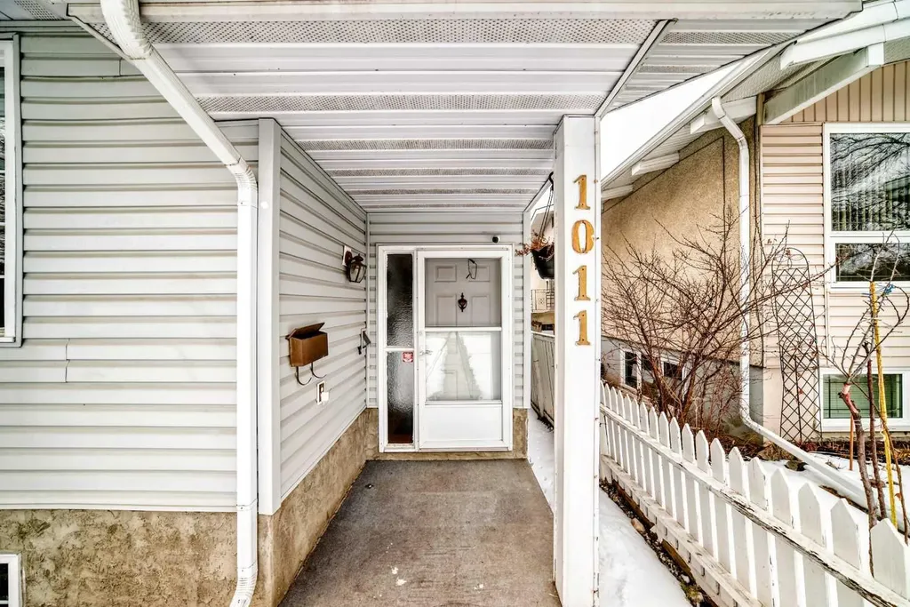 1011 17a Street NE Calgary AB T2E 4V2