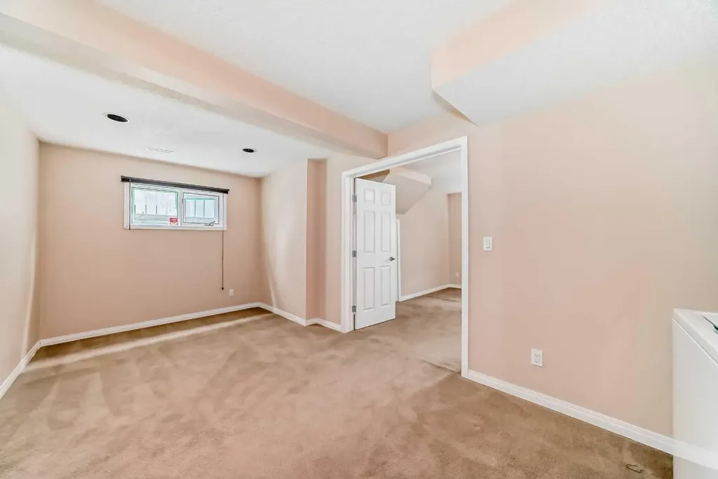 1011 17a Street NE Calgary AB T2E 4V2