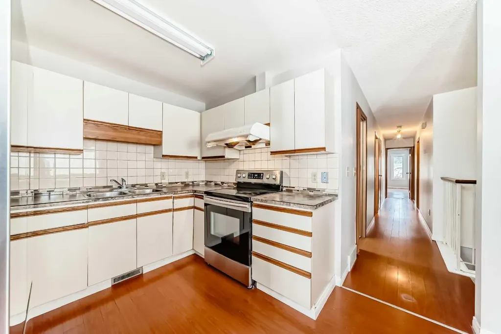 1011 17a Street NE Calgary AB T2E 4V2