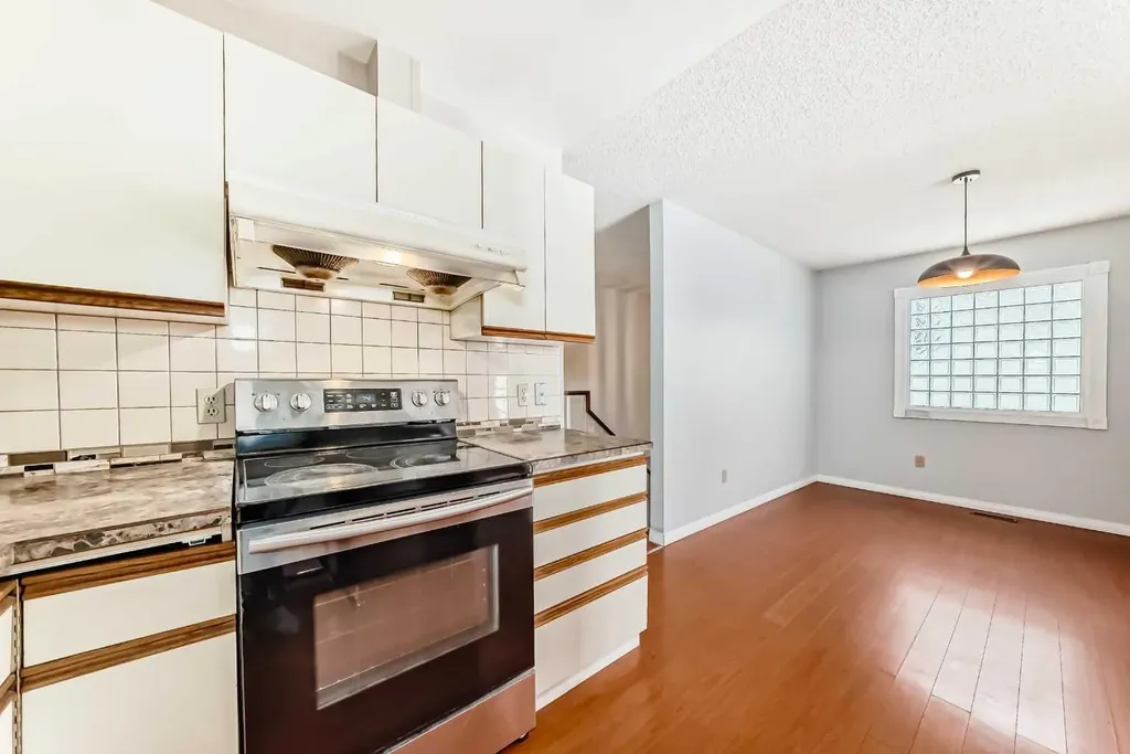 1011 17a Street NE Calgary AB T2E 4V2