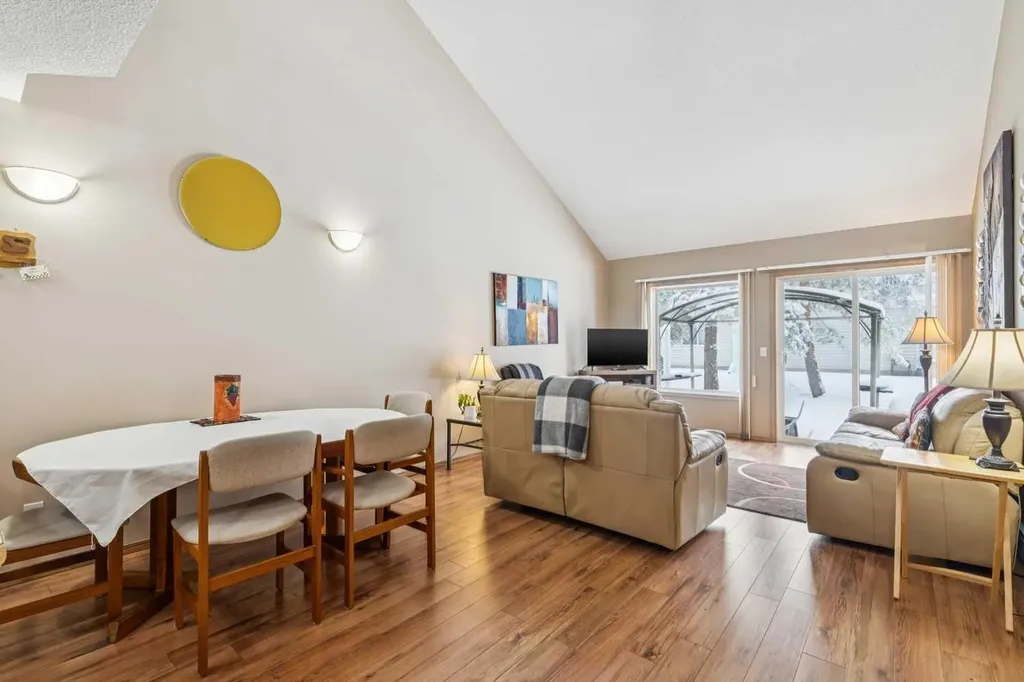 53 Somervale Point SW Calgary AB T2Y3K4