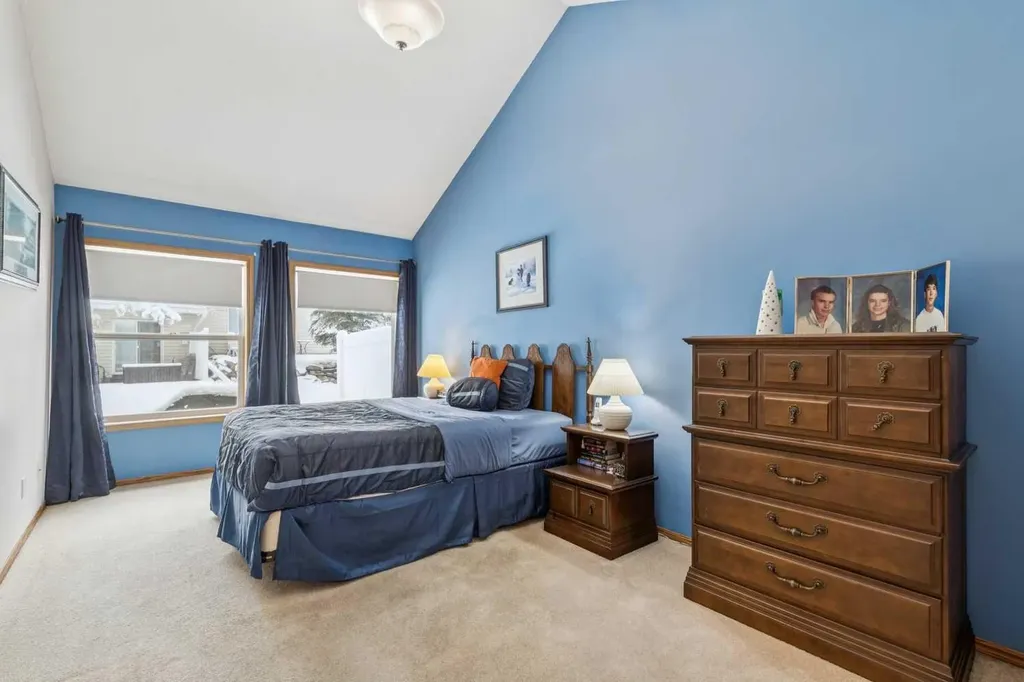53 Somervale Point SW Calgary AB T2Y3K4