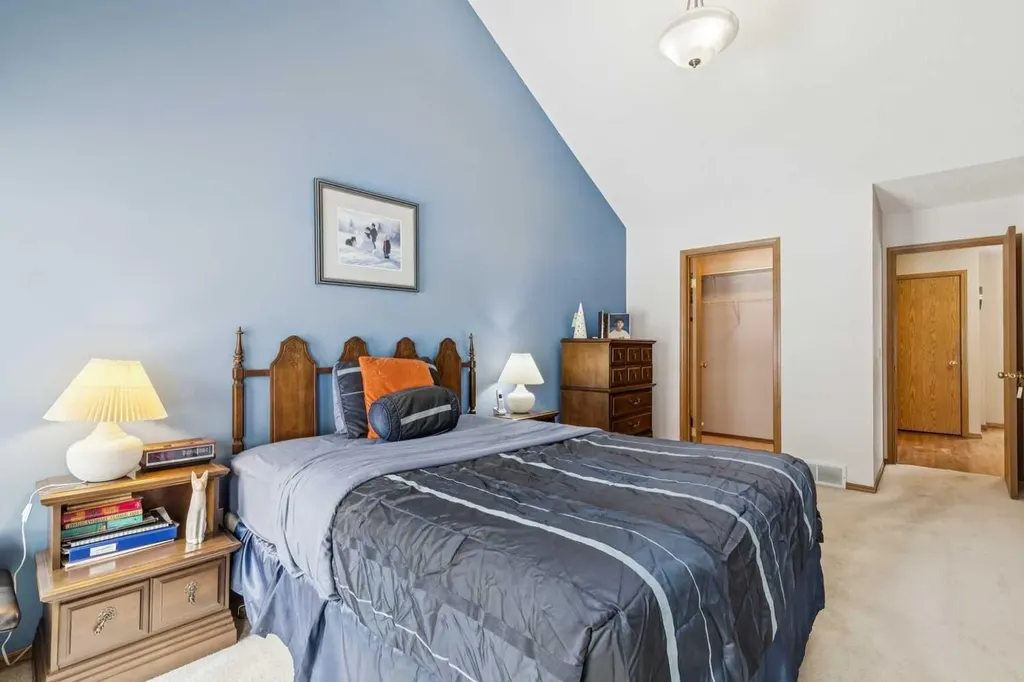 53 Somervale Point SW Calgary AB T2Y3K4