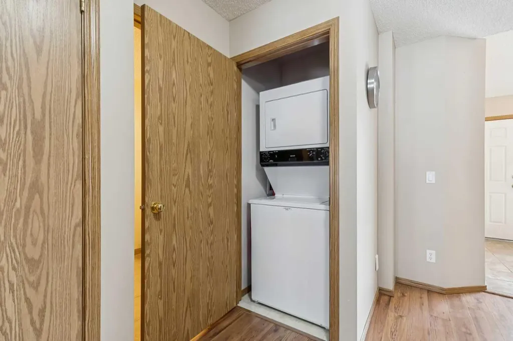 53 Somervale Point SW Calgary AB T2Y3K4