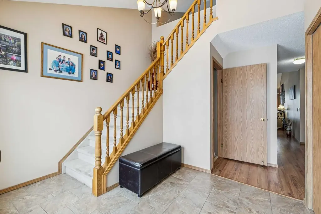 53 Somervale Point SW Calgary AB T2Y3K4