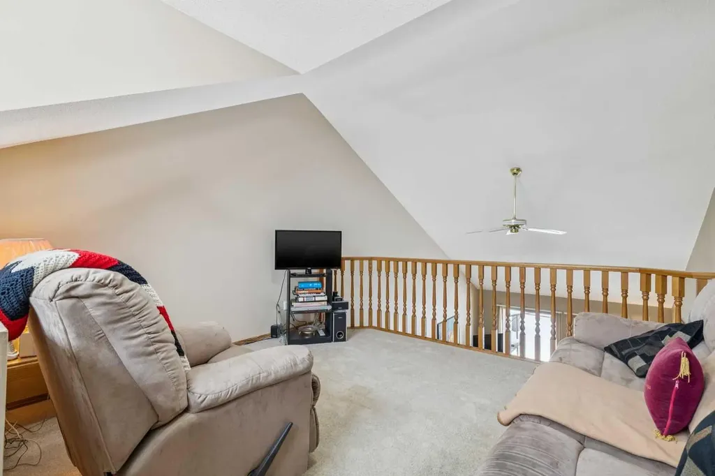 53 Somervale Point SW Calgary AB T2Y3K4