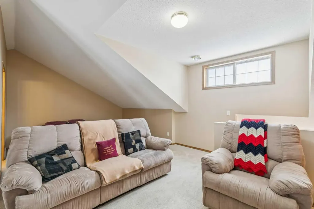 53 Somervale Point SW Calgary AB T2Y3K4