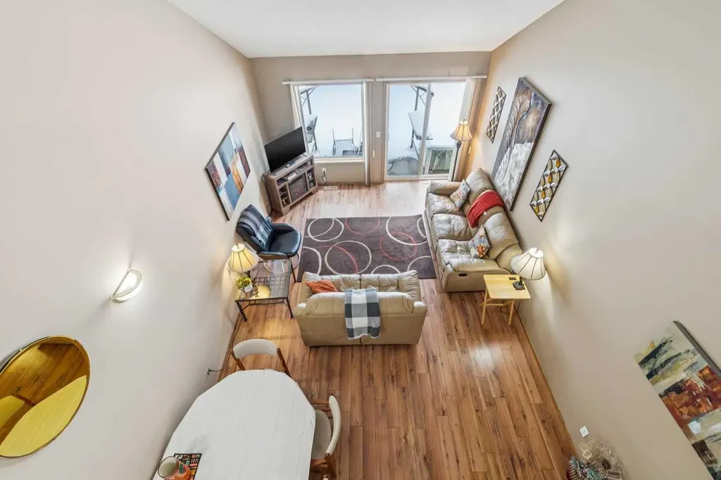 53 Somervale Point SW Calgary AB T2Y3K4