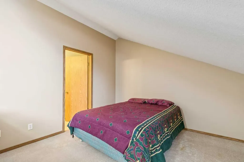 53 Somervale Point SW Calgary AB T2Y3K4