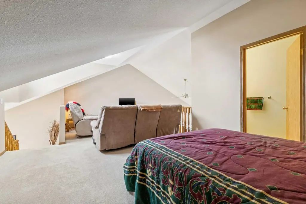 53 Somervale Point SW Calgary AB T2Y3K4