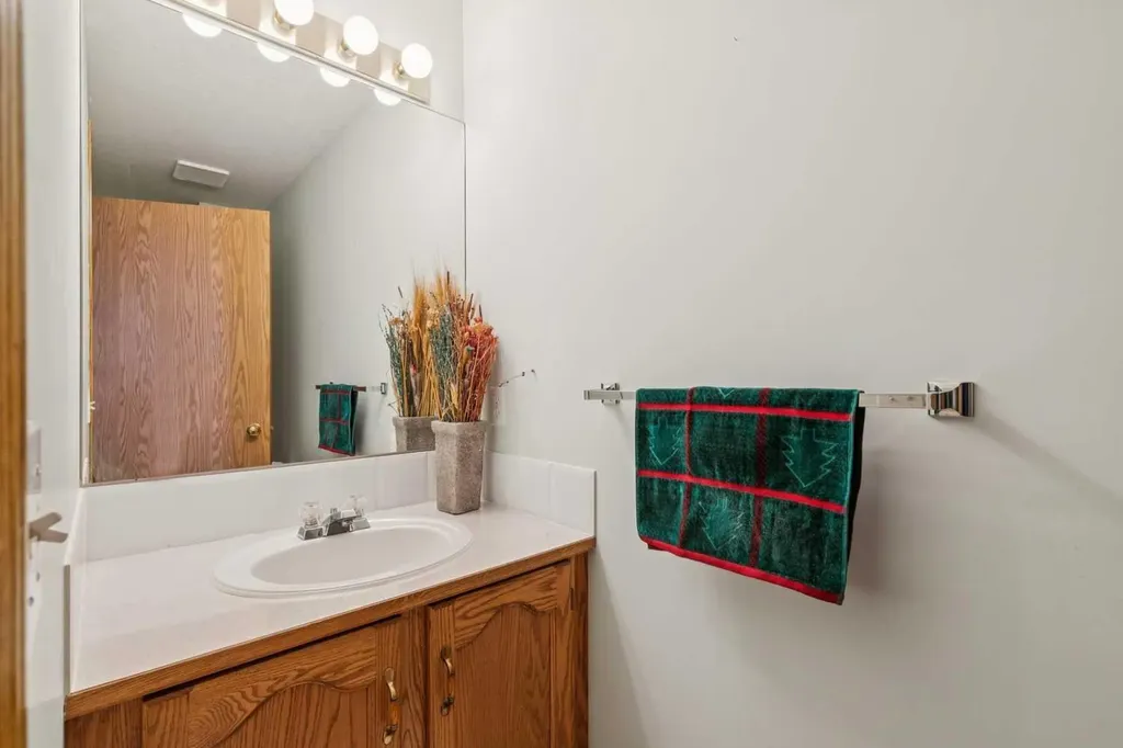 53 Somervale Point SW Calgary AB T2Y3K4