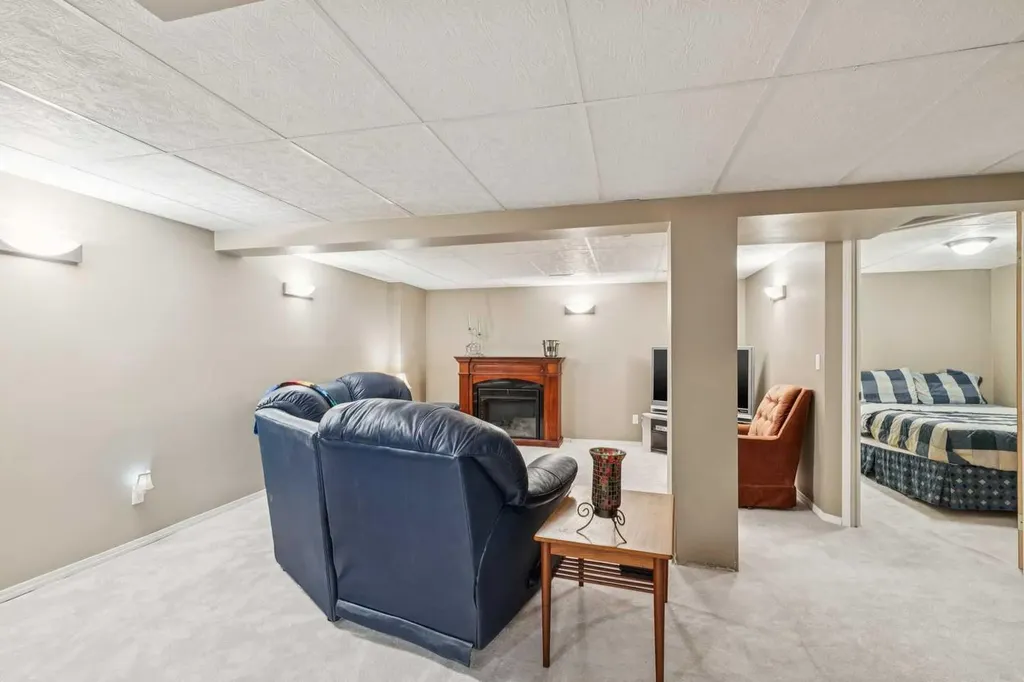 53 Somervale Point SW Calgary AB T2Y3K4