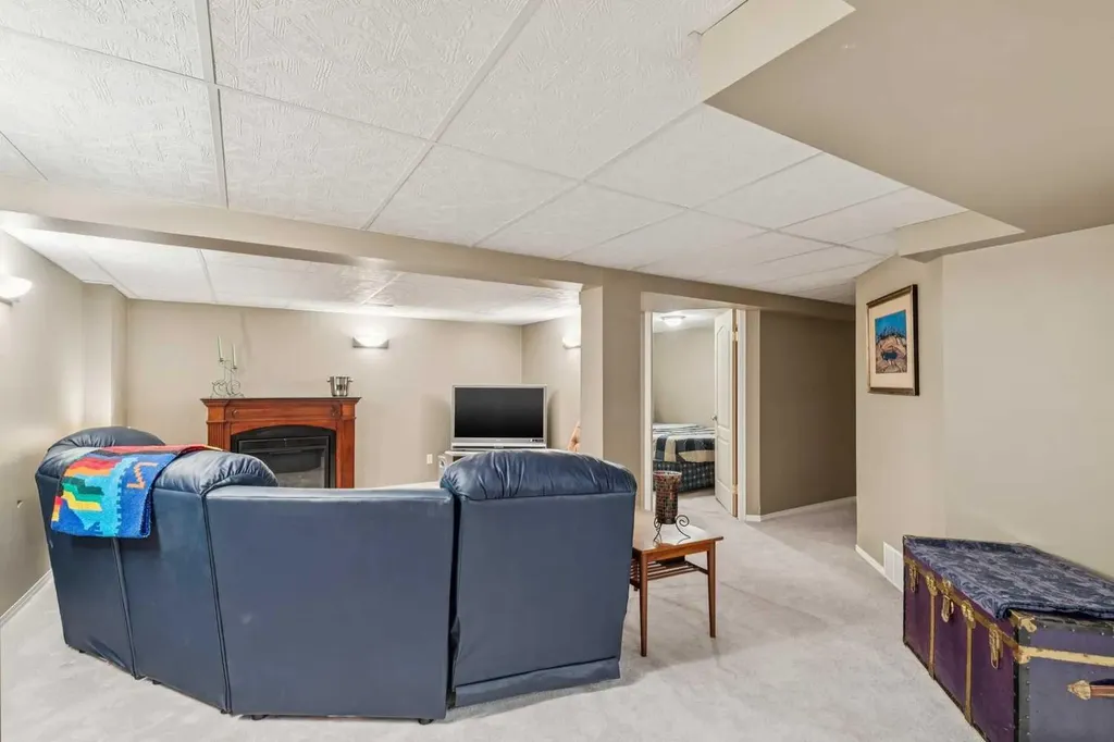 53 Somervale Point SW Calgary AB T2Y3K4