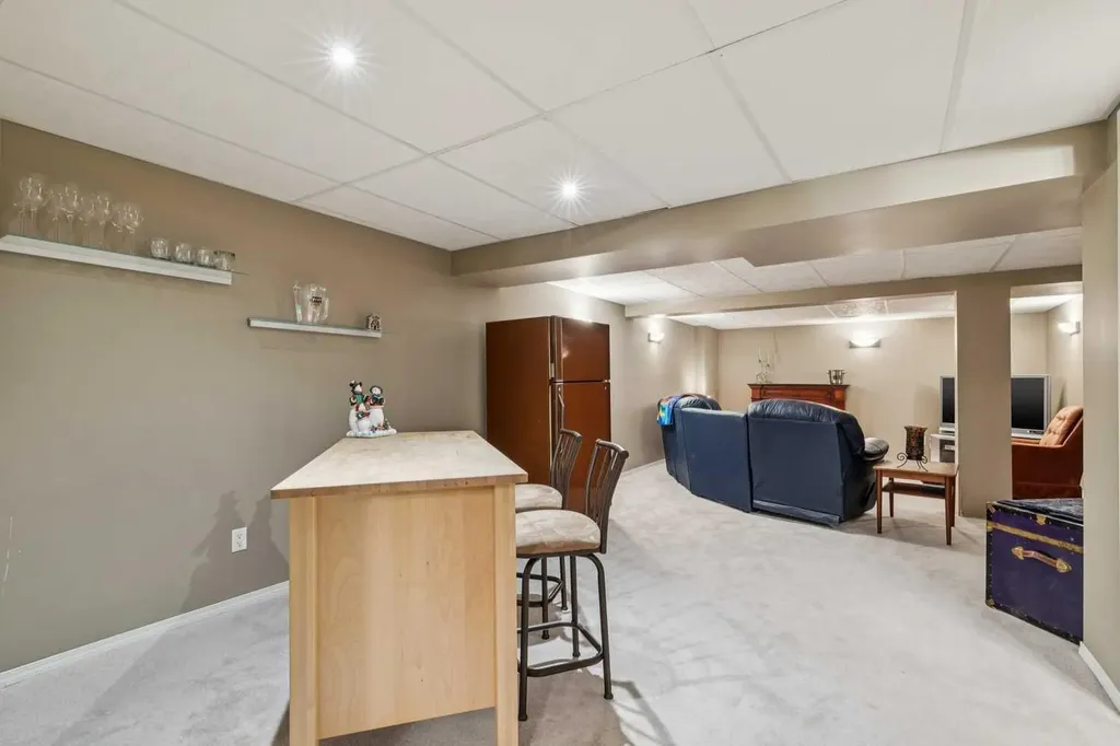 53 Somervale Point SW Calgary AB T2Y3K4