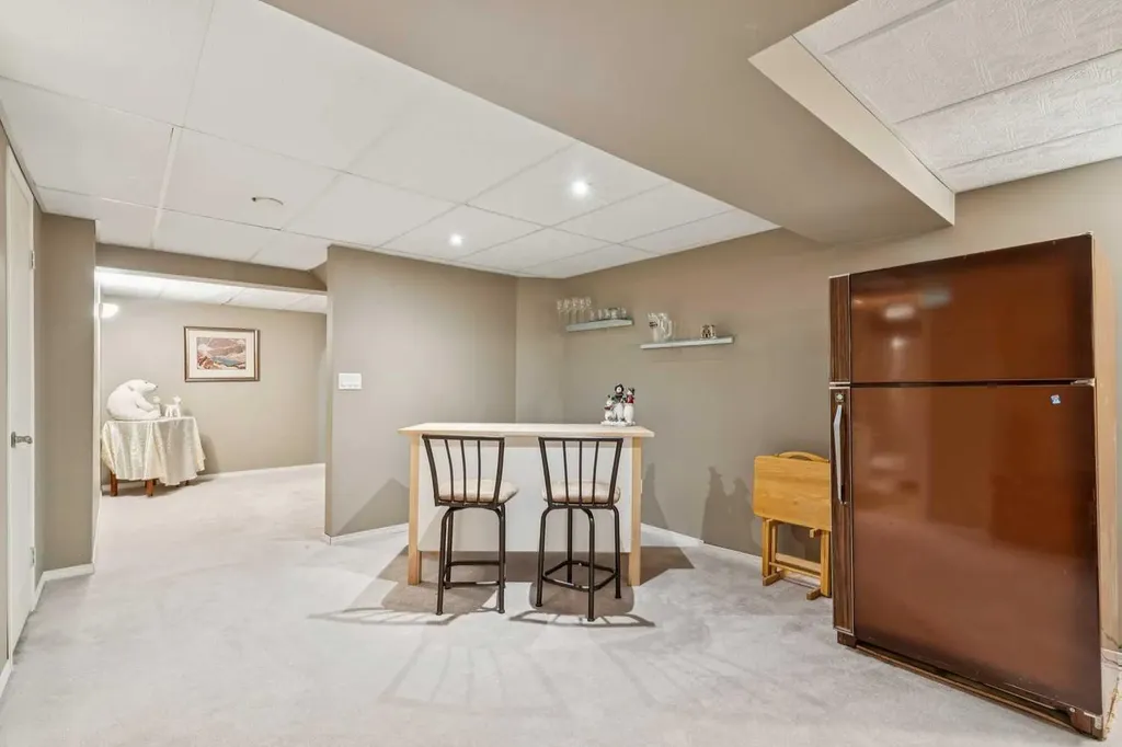 53 Somervale Point SW Calgary AB T2Y3K4