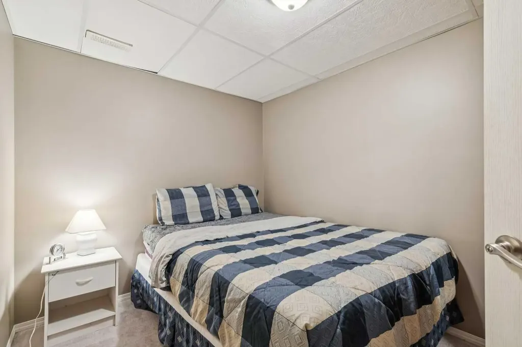 53 Somervale Point SW Calgary AB T2Y3K4