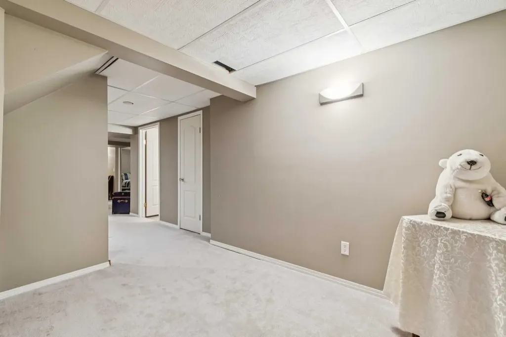 53 Somervale Point SW Calgary AB T2Y3K4