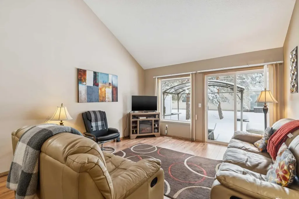53 Somervale Point SW Calgary AB T2Y3K4