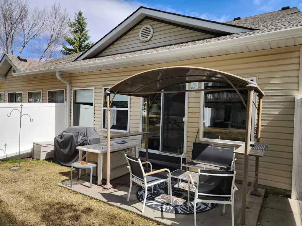 53 Somervale Point SW Calgary AB T2Y3K4