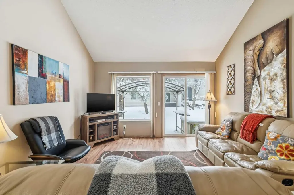 53 Somervale Point SW Calgary AB T2Y3K4
