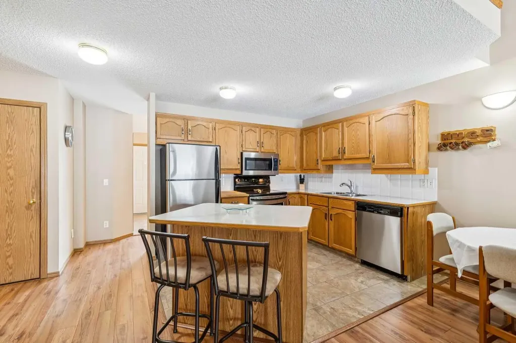 53 Somervale Point SW Calgary AB T2Y3K4