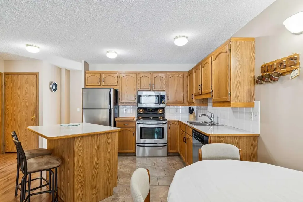 53 Somervale Point SW Calgary AB T2Y3K4