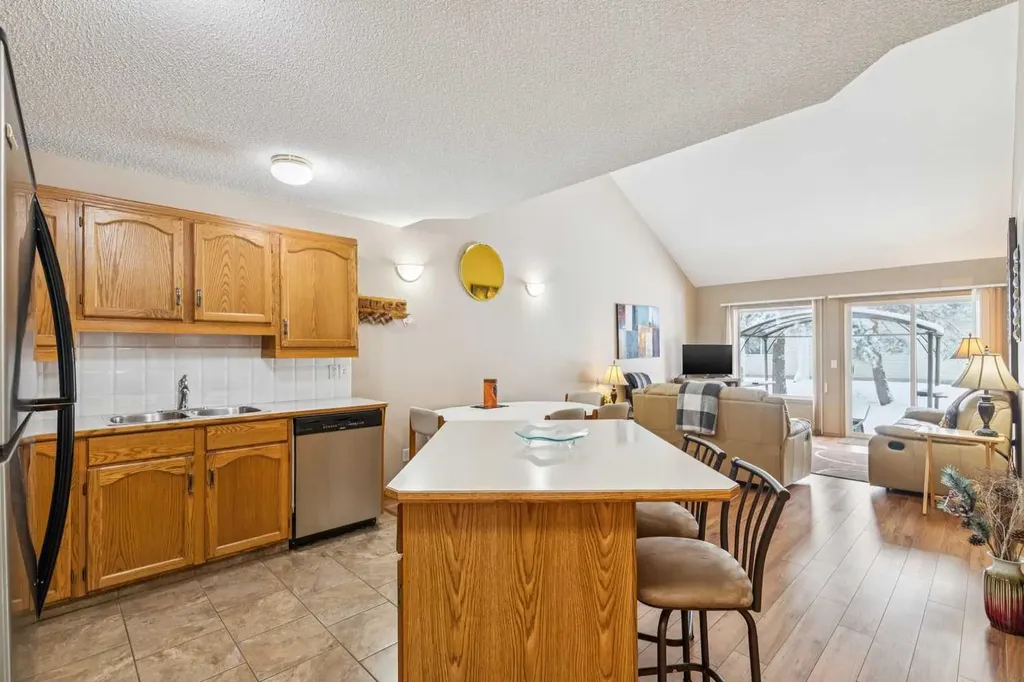 53 Somervale Point SW Calgary AB T2Y3K4